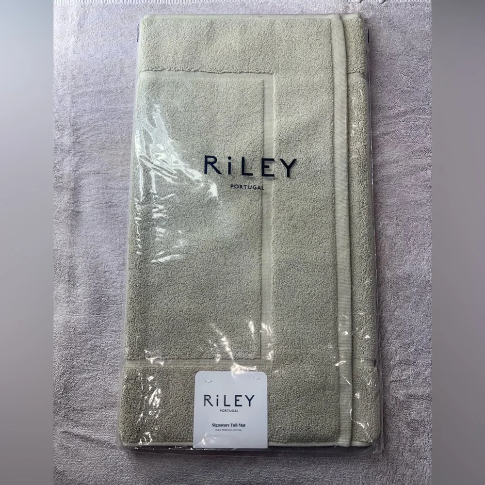 Riley Signature Plush Mat